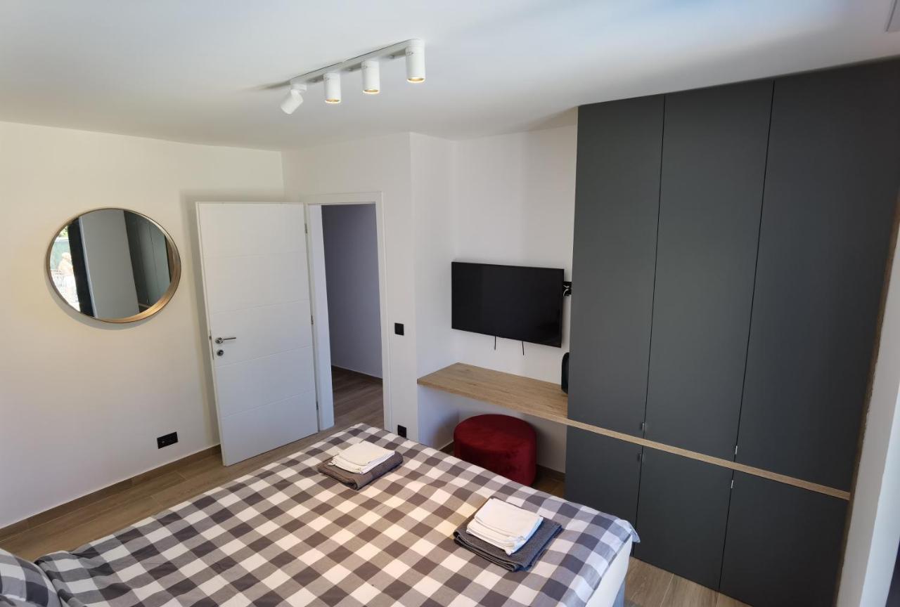 Gloria Apartment *