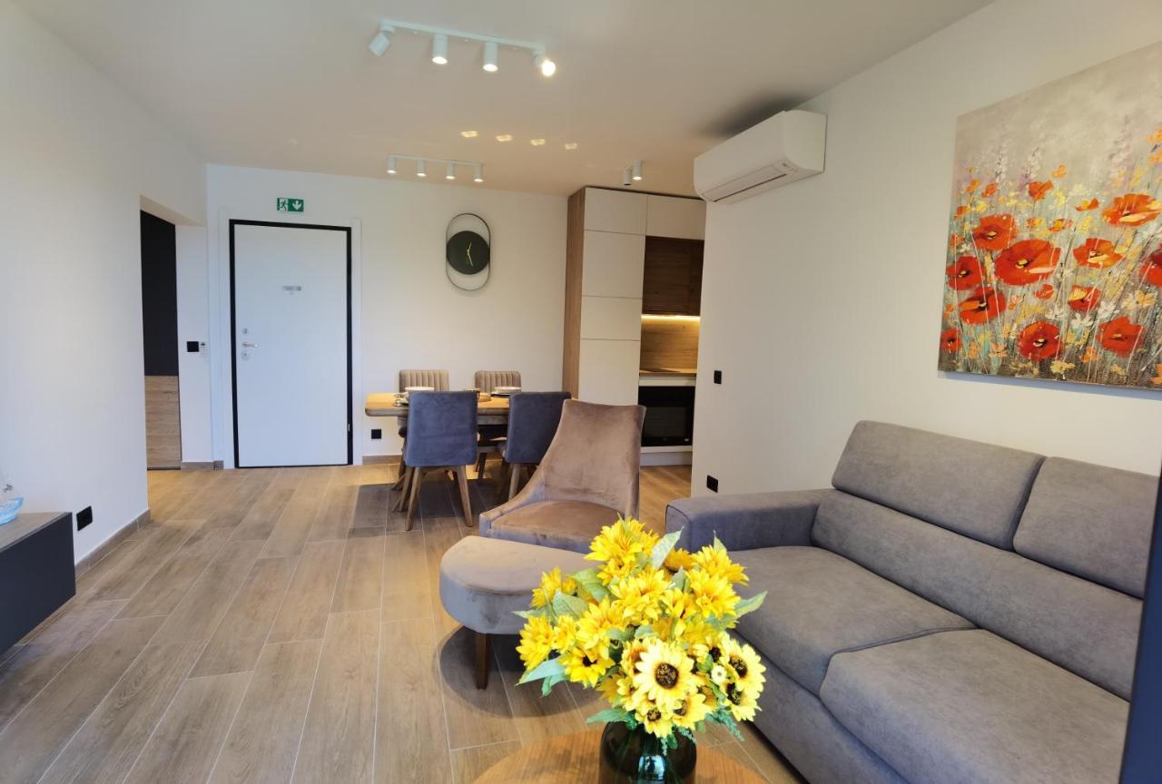 Gloria Apartment *