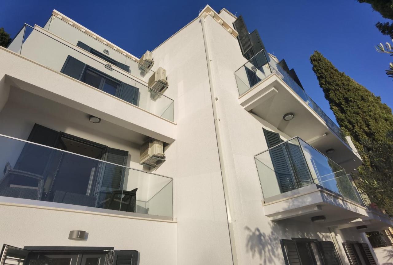 Gloria Apartment *